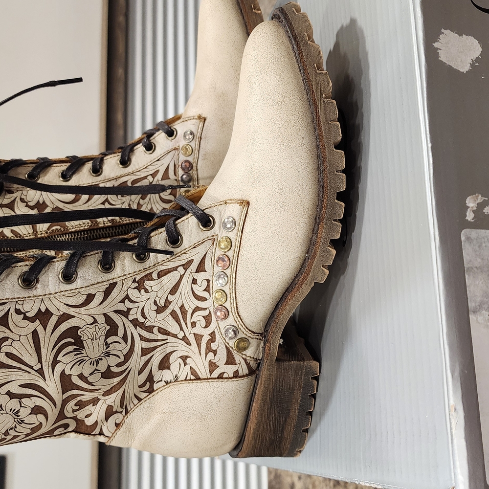 Women's Floral Lace-Up Boots - Cream and Brown